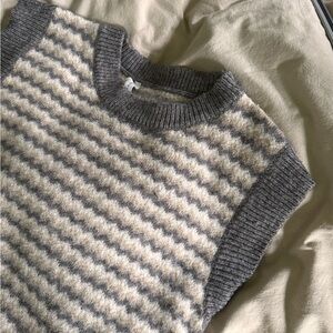 Sweater vest
